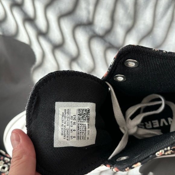 Platform Floral Embroidered Converse - Picture 3 of 4